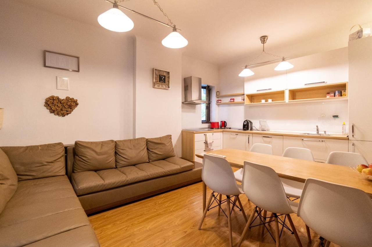 Ardor Apt - Bright And Secluded Apartment In The Heart Of Old Town Braşov Buitenkant foto
