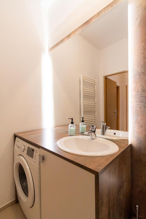 Ardor Apt - Bright And Secluded Apartment In The Heart Of Old Town Braşov Buitenkant foto