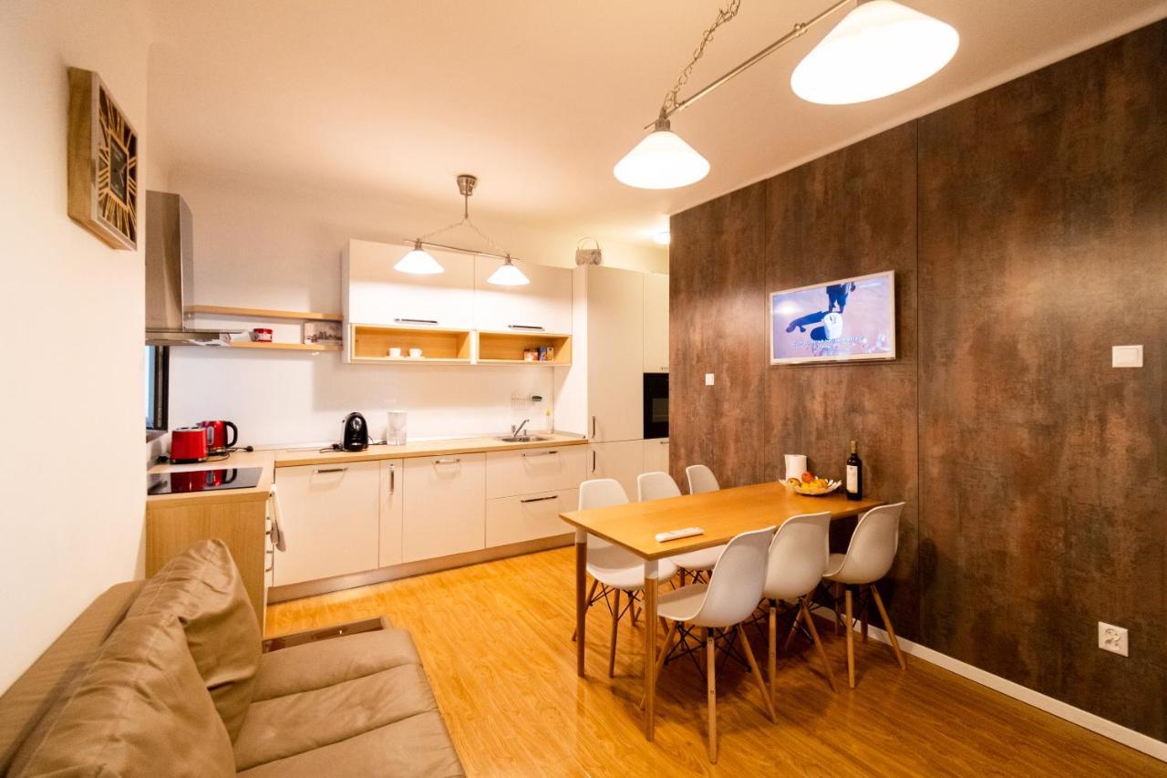 Ardor Apt - Bright And Secluded Apartment In The Heart Of Old Town Braşov Buitenkant foto