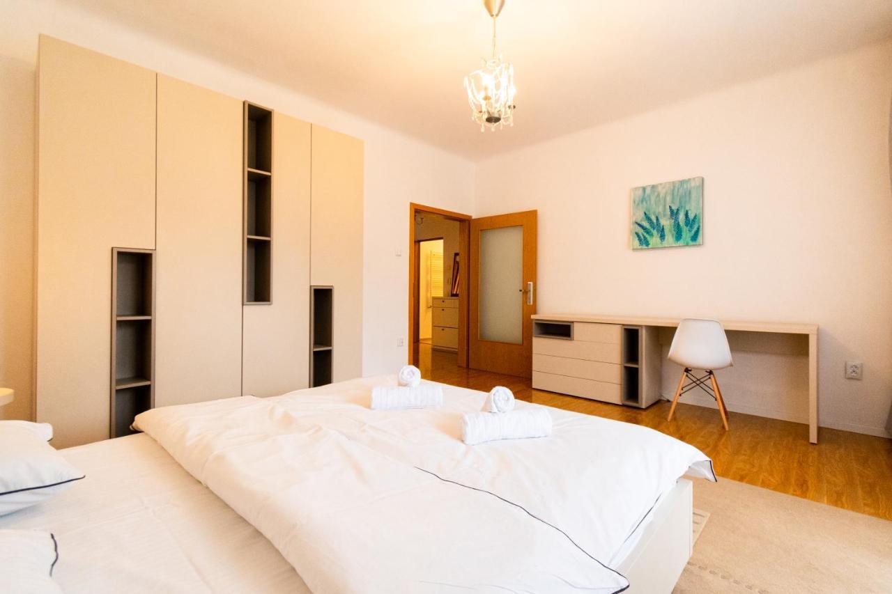 Ardor Apt - Bright And Secluded Apartment In The Heart Of Old Town Braşov Buitenkant foto