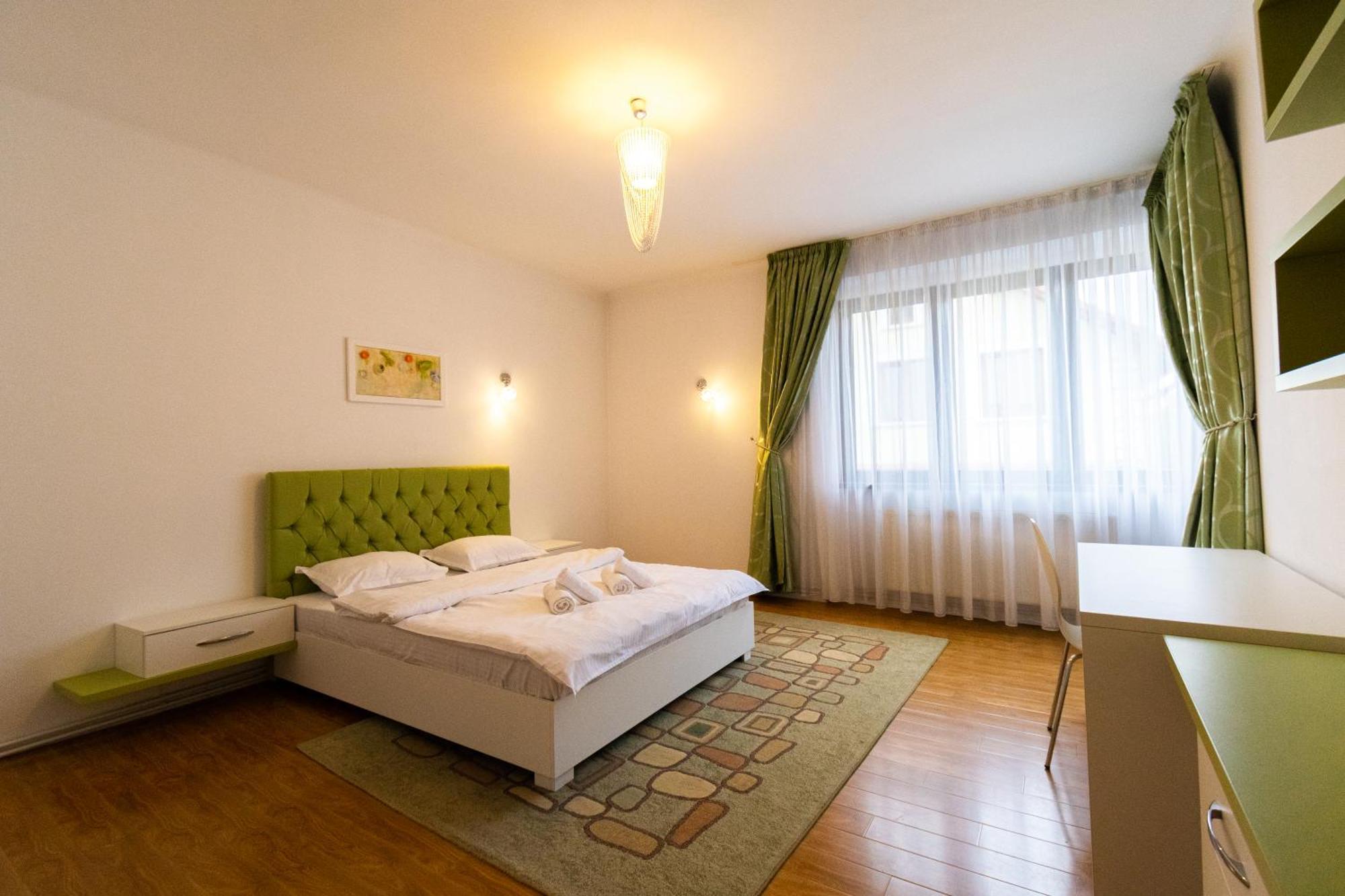 Ardor Apt - Bright And Secluded Apartment In The Heart Of Old Town Braşov Buitenkant foto